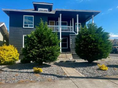 Main picture of 929 SE Court Pl