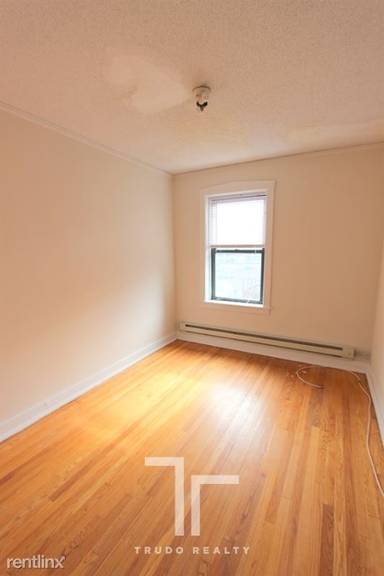 Main picture of 3815-23 N Greenview Ave