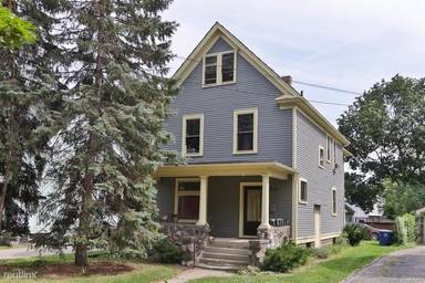 Main picture of 827 W Huron St