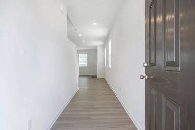 Main picture of 5740 Thornton Dr