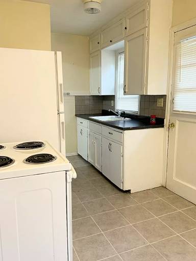 Main picture of 1039 S Laura Ave