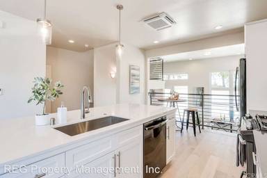 Main picture of 2478 Victoria Ave