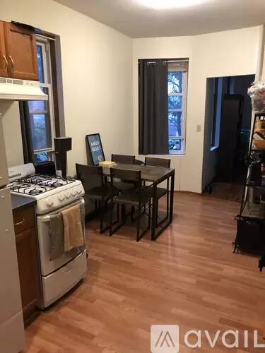 Main picture of 70 Joy St