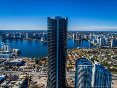 Main picture of Porsche Design Tower Miami