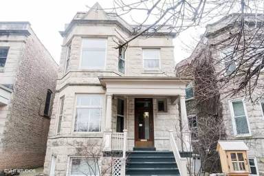 Main picture of 1231 W Addison St