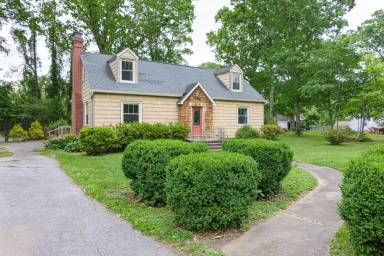 Main picture of 114 Eastwood Ave