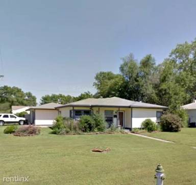 Main picture of 444 N Fenway Ave