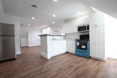 Main picture of 112 E Pike St