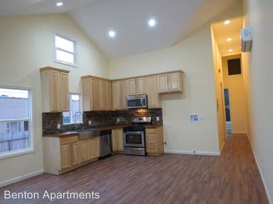 Main picture of 403 N Benton Way