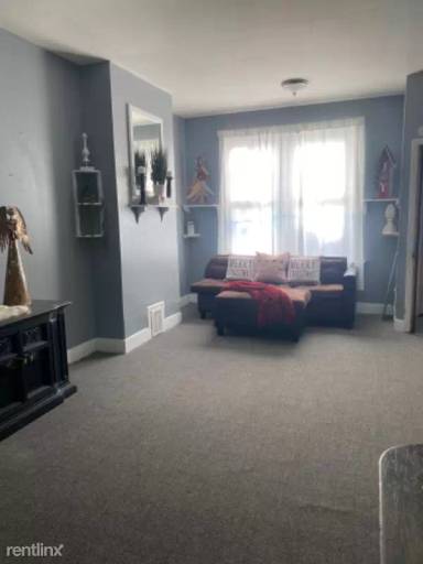 Main picture of 121 W Wishart St