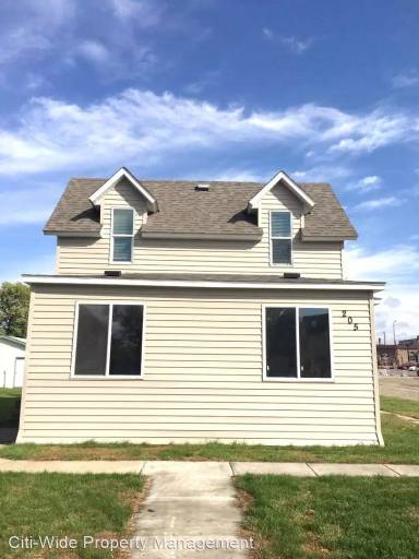 Main picture of 205 1st Ave SW
