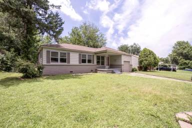 Main picture of 1618 S Ash Pl