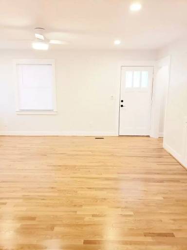 Main picture of 9009 Granby St