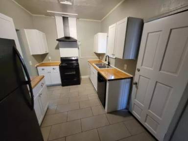 Main picture of 4006 N Stone Ave