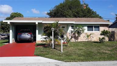 Main picture of 4940 SW 25th Ave