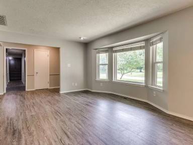 Main picture of 1201 Greenbriar Ct