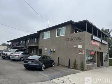 Main picture of 608 W Grand Blvd