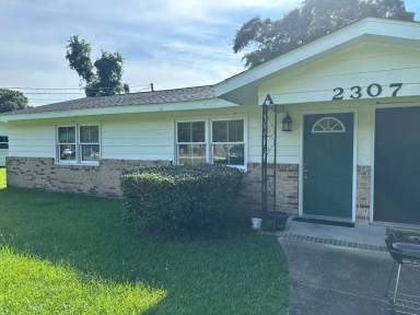 Main picture of 2307 Oakley Rd