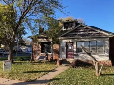 Main picture of 322 W 4th St