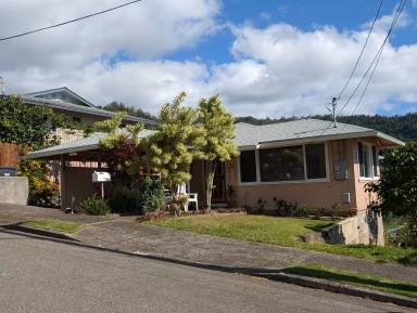 Main picture of 2453 Naai St