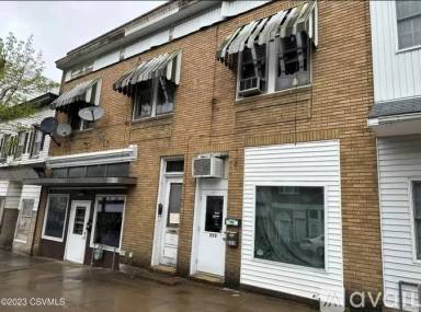 Main picture of 233 S Oak St