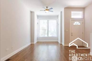 Main picture of 1656 W Erie St