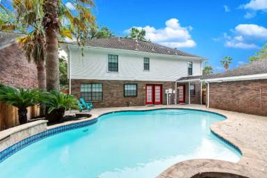 Main picture of 8410 Cedar Trace Dr