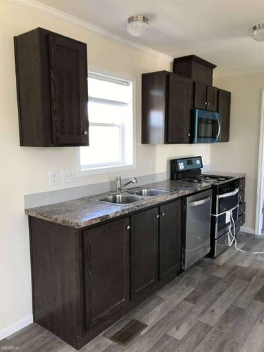 Main picture of Holiday Mobile Home Court