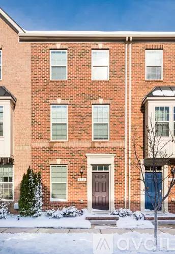 Main picture of 818 S Macon St