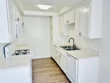 Main picture of 14826 Magnolia Blvd