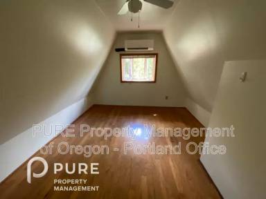 Main picture of 10321 NE Oregon St