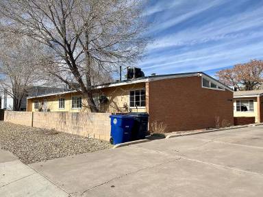 Main picture of 301 Palomas Dr NE