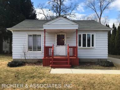 Main picture of 20271 Beatrice St