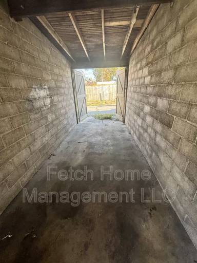 Main picture of 631 Roosevelt Ave