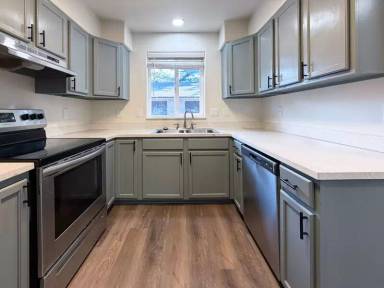 Main picture of 2447 Roosevelt Blvd