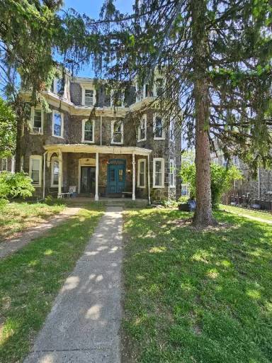 Main picture of 142 Sumac St