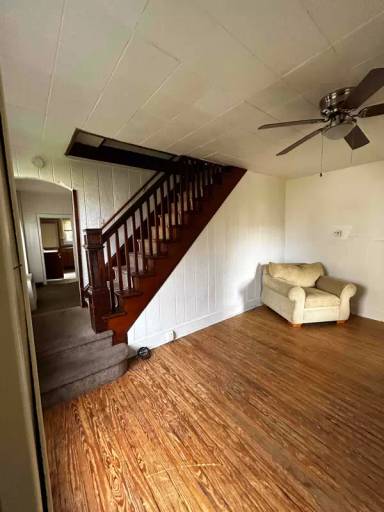 Main picture of 325 Main St