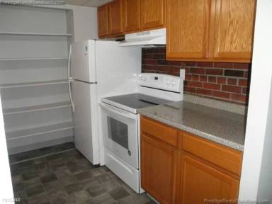 Main picture of 55 Greentree Ln