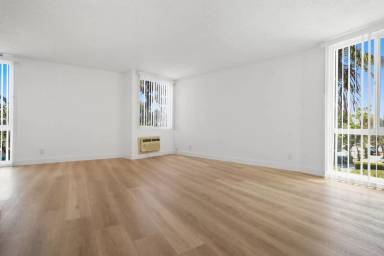 Main picture of 5403 W 8th St