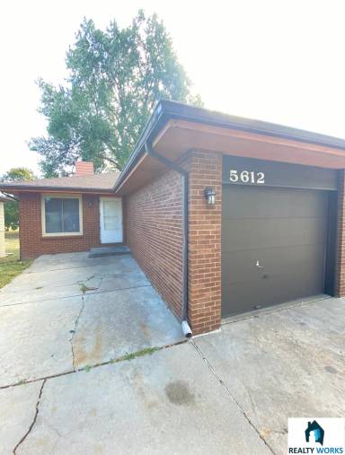 Main picture of 5642 S 38th St
