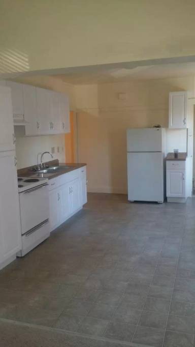 Main picture of 123 E High St