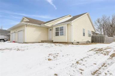 Main picture of 824 10th Ave SW