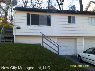 Main picture of 1807 E 48th St