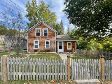 Main picture of 40 Summer St
