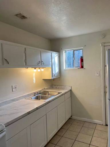 Main picture of 410 Virginia St NE