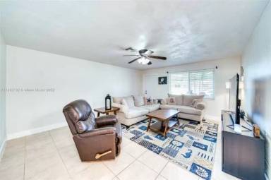Main picture of 9464 SW 52nd Ct