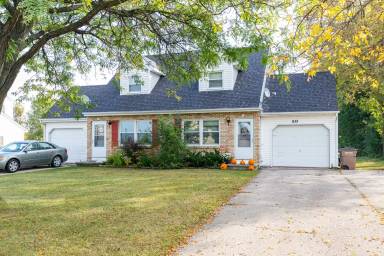 Main picture of 852 N Oakwood Rd