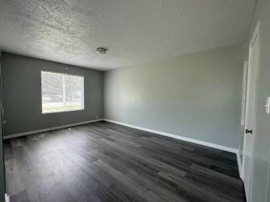 Main picture of 4804 E 34th St