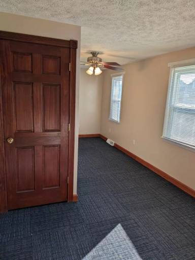 Main picture of 318 W College St