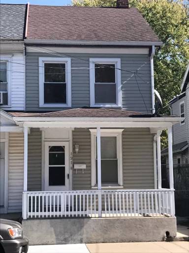 Main picture of 131 Porter Ave